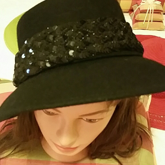 Accessories - 4 ●HATS~VARIETY.  ●